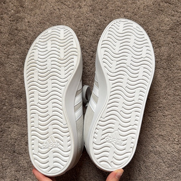 Adidas sneaker NWOT - Picture 4 of 4